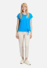 Strukturshirt mit Tunnelzug / Modellfoto Vorderseite (Outfit)