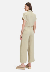 Jumpsuit mit Bindegürtel / Modellfoto Rückseite