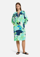 Casual-Kleid mit Stehkragen / Modellfoto Vorderseite (Outfit)
