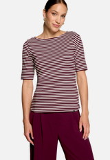 Ringelshirt  mit U-Boot Ausschnitt  / Modellfoto Vorderseite