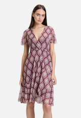Volantkleid mit Rüschen / Modellfoto Vorderseite