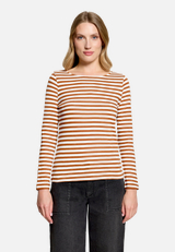 Ringelshirt mit U-Boot-Ausschnitt / Modellfoto Vorderseite