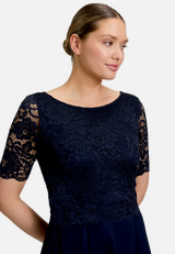 Abendkleid mit Spitze / Detailbild