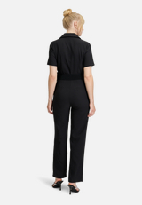Jumpsuit mit Gürtel / Modellfoto Rückseite
