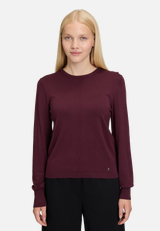 Strickpullover mit Strickdetails / Modellfoto Vorderseite