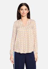 Casual-Bluse mit Muster / Modellfoto Vorderseite
