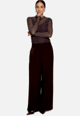Halbarm-Shirt mit Muster / Modellfoto Vorderseite (Outfit)
