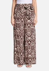 Palazzo-Hose mit Gummizug / Modellfoto Vorderseite