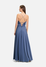 Abendkleid mit Wasserfallausschnitt / Modellfoto Rückseite