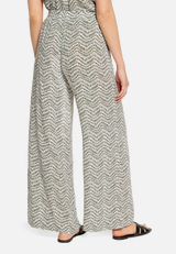 Palazzo-Hose mit Bindegürtel / Modellfoto Rückseite