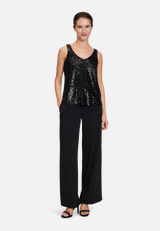 Schlupfhose mit weitem Bein / Modellfoto Vorderseite (Outfit)