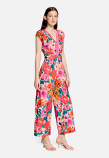 Jumpsuit mit Blumenprint / Modellfoto Vorderseite (Outfit)