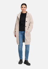 Winter-Strickjacke mit aufgesetzter Brusttasche / Modellfoto Vorderseite (Outfit)