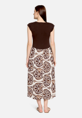 Casual-Kleid mit Eingrifftaschen / Modellfoto Rückseite