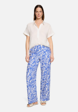 Leinenhose mit elastischem Bund / Modellfoto Vorderseite (Outfit)