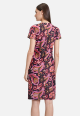 Jerseykleid mit Raffung / Modellfoto Rückseite