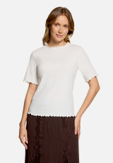 Halbarm-Shirt mit Kragen / Modellfoto Vorderseite