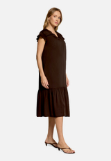 Casual-Kleid mit Flügelärmeln / Modellfoto Vorderseite (Outfit)