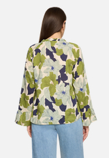 Rüschenbluse mit Muster / Modellfoto Rückseite