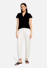 Casual-Shirt mit V-Ausschnitt / Modellfoto Vorderseite (Outfit)
