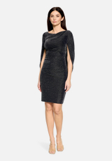 Cocktailkleid im Glitzer-Look / Modellfoto Vorderseite