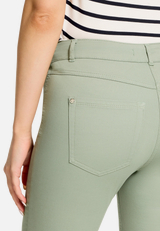 Sommerhose mit aufgesetzten Taschen / Detailbild