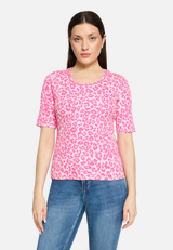 Basic Shirt mit Rippenstruktur / Modellfoto Vorderseite