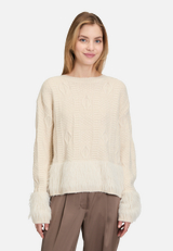 Grobstrick-Pullover mit Effektgarn / Modellfoto Vorderseite