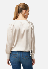 Satinbluse mit Strickbündchen / Modellfoto Rückseite