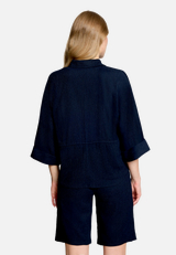Hemdbluse  mit Gürtel / Modellfoto Rückseite
