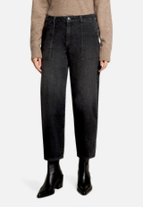 Baggy-Jeans mit Waschung / Modellfoto Vorderseite