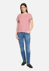 Kurzarm-Shirt mit Rundhalsausschnitt / Modellfoto Vorderseite (Outfit)