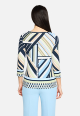 Basic Shirt mit Print / Modellfoto Rückseite
