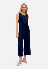 Jumpsuit ohne Arm / Modellfoto Vorderseite