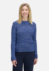Strickpullover mit Struktur / Modellfoto Vorderseite