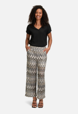 Marlene-Hose mit hohem Bund / Modellfoto Vorderseite (Outfit)