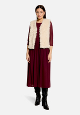 Plüschweste unifarben / Modellfoto Vorderseite (Outfit)