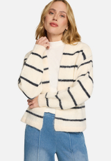 Strickjacke mit Streifen offener Style / Modellfoto Vorderseite