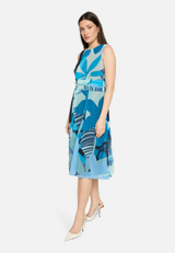 Midikleid ohne Arm / Modellfoto Vorderseite (Outfit)