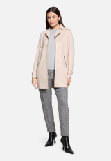 Longjacke mit Reverskragen / Modellfoto Vorderseite (Outfit)