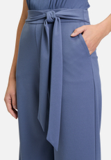 Jumpsuit mit Volant / Detailbild