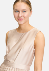 Chiffonkleid mit Plissee / Detailbild