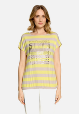 Printshirt mit Gummizug / Modellfoto Vorderseite