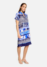 Sommerkleid mit überschnittenen Ärmeln / Modellfoto Vorderseite (Outfit)