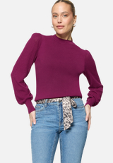 Feinstrickpullover  mit Puffärmeln  / Modellfoto Vorderseite
