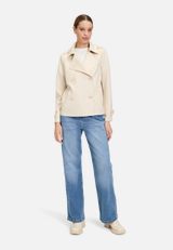 Sommermantel mit Reverskragen / Modellfoto Vorderseite (Outfit)