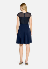Cocktailkleid kurzarm / Modellfoto Rückseite