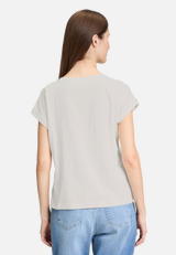Printshirt mit Ärmelaufschlag / Modellfoto Rückseite
