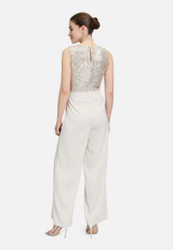 Jumpsuit mit Pailletten / Modellfoto Rückseite