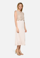 Midikleid 2er Set / Modellfoto Vorderseite (Outfit)